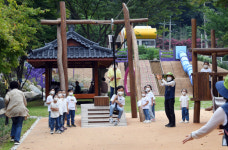 [오늘의 포토] 너릿재에 놀이터 생겼어요