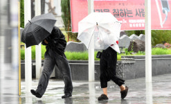 [9월5일 뉴스브리핑] 힌남노 내일 오전 1시 제주 도달…주유소에도 전기차 충전기