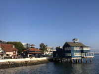 압도적 스케일 조형물…해변에 예술 정취를 더하다