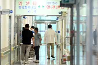 정부, 전공의 사직서 수리 허용…복귀시 행정처분 중단