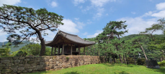 시대와의 불화, 여기 이 山水에 젖어 잊었노라