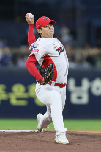 부상 훌훌~KIA 윤영철 “KS 선발 경쟁 기대해”