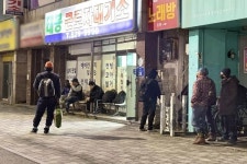 봄은 왔지만…일감 뚝 끊긴 인력시장은 여전히 ‘한파’