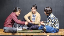 유쾌한 세 할머니에게 찾아온 봄, 연극 그대는 봄