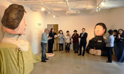 [오늘의포토] 종이로 빚은 5·18 인형