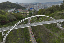 잇단 추락사에…제석산 구름다리 밑 ‘안전 터널’ 만든다