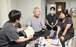 시지종합장의사 | “병원 가기 힘든데 매월 의사가 방문해 돌봐주니 살만하요”