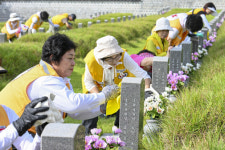 [오늘의포토] 추석 앞둔 5·18민주묘지