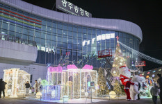 [오늘의포토] 송정역에 성탄트리