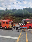 여수 교차로서 산단 버스 1t 트럭과 충돌…1명 사망