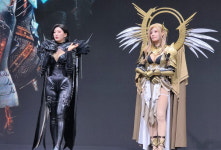 [현장] 스파이럴 캣츠 등장, 위메이드 신작 2종 코스프레