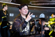 크래프톤 [PGS 3] 젠지 첫 치킨 획득하며, 1위 등극