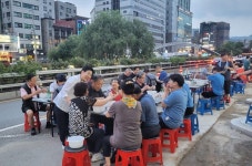 유정희 서울시의원, 초복 맞아 신원시장 상인회와 복달임 행사