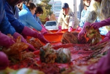 원주시청 공무원노동조합, 사랑의 김장 봉사 실시