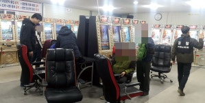 [단독] 성인오락실, 말로만 ‘엄정 단속’…법망 비웃는 불법 환전 