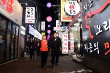 전국에 이름 떨친 부산 ‘명륜1번가’, 또 한번 변신