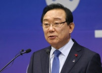 송철호, 하명수사 논란에 눈 펑펑 내릴 땐 쓸어봐야 소용없어