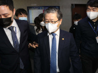 선거 앞둔 민주당, 변창흠 장관 결국 경질하나