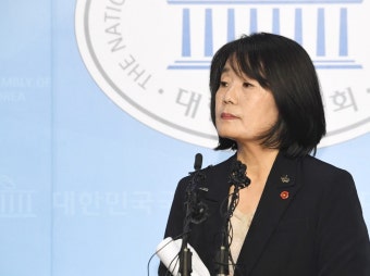 '출당'으로 의원직 유지한 윤미향 