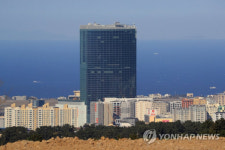지상 38층 규모의 제주드림타워 빌딩, 원인 모를 화재 발생