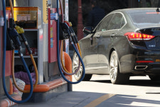 5월부터 유류세 30% 인하…휘발유 L당 82원 더 내린다