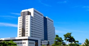 탯줄도 안 뗀 신생아 종이봉투에 버린 커플 집행유예, 이유는?