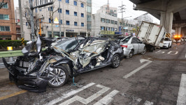 내리막길 질주한 레미콘 트럭…석계역 13중 추돌로 17명 사상