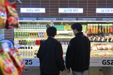 핫플 성수에 팝업스토어 열렸다…GS25-네이버 손잡은 이유