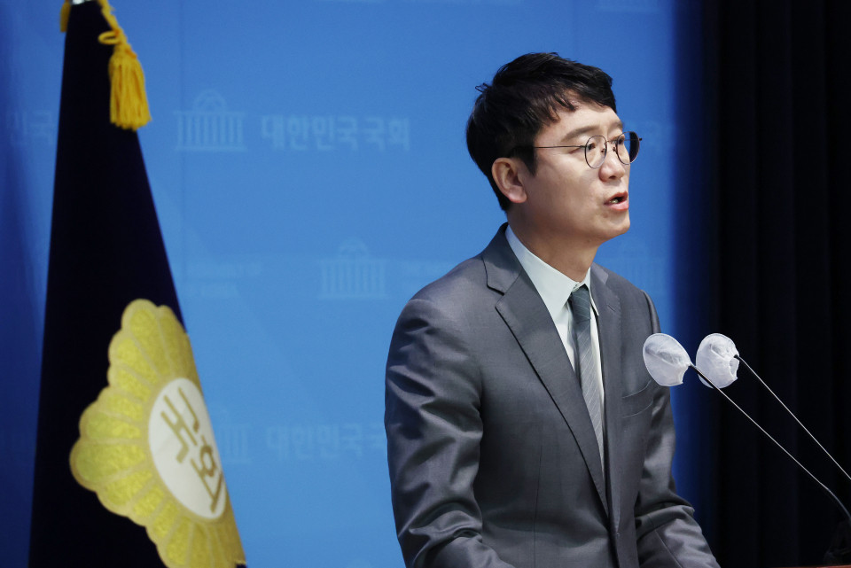 한동훈, 구태정치 청산 약속하며 논란 속 연판장 유지 주장