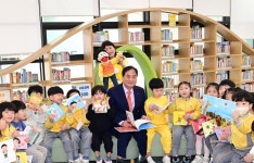 [김천24시] 배낙호 시장, 율곡도서관 체험 프로그램 참여