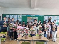 어버이날 꽃바구니 만들며 선생님과 대화의 꽃 피우다