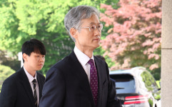 조희대∙대법관, 국회 청문회 불출석…침묵 속 출근
