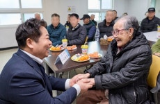 [아산 24시] 어르신 모두 따뜻한 명절을…아산시, 온양정애원 방문