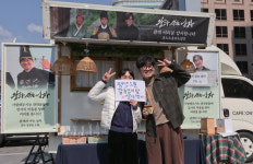 [포토뉴스] 식을 줄 모르는 《왕사남》 흥행 열기…단종 앓이 시민들, 청령포로