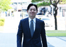 박상용, 이화영 국민참여재판 출석…'검사실 술파티' 공방전
