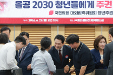 '올공' 청년 만난 장동혁 