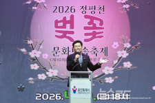이상일 용인시장, 정평천 벚꽃 문화민속축제 2시간 20분 함께…주민 정성이 만든 꽃