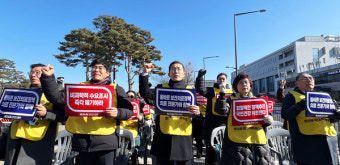 한파에 거리로 나선 의사들…