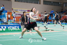 [연맹회장기배드민턴] 여대 부산외대A가 군산대 꺾고 결승 올라