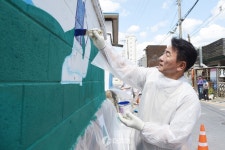 의정부시, 호원1동 주민 망월로 벽화그리기 봉사 진행