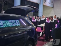 제주항공 참사 희생자 첫 발인 엄수