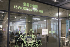 [특징주] ㈜한진 주가 하락···해외 물류 상담 데스크 운영