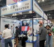 에스티제이(S.T.J Co Ltd) | ㈜에스티제이 신용원대표, '일산 킨텍스 K-Beauty Expo KOREA' 성황리 마무리
