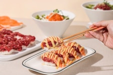 육회바른연어, 개강 시즌 맞아 든든한 한 끼에 초점 맞춘 3단변신초밥 제안