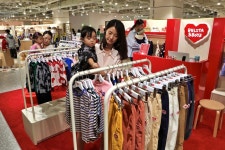 [포토] ‘SNS 인기 룩’ 벨리타앤보이즈, 롯데百 잠실점 상륙