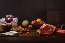 신세계百 품격 담은 설 선물...전 세계 명품 술, 1% 한우 프리미엄 기프트 선봬