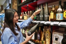 롯데百, 와인 마스터가 빚은 블렌딩 사케 이와5 아쌍블라주5 국내 최초 출시