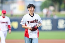 교촌치킨, 교촌1991 브랜드데이 성료...교촌치킨 점주, 시구자로 마운드 올라 감동 전해