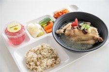 쿠팡풀필먼트서비스, 중복맞이 삼계탕 배식으로 평택1·2센터 직원들 격려...삼계탕 먹고 힘내세요