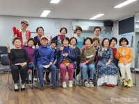 이웃과 손잡고 포크댄스, 곳곳에 꽃동산…눈과 몸이 즐겁다